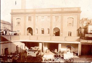pfunds 38 hinterhof 1900