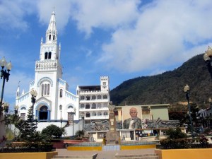 panama hat 83 iglesia de montecristi