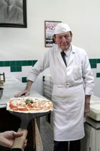 pizza hist 5 pizzaiolo-don-luigi-condurro-of-lantica-pizzeria-da-michele