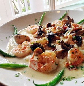 keywest-2a-louies-deck-shrimp-and-grits-plate