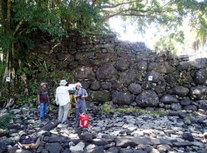 kosrae-4f-surveying-lelu-ruins